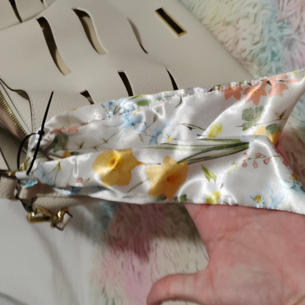 (#38) SALE! Nanette Lepore Frankie Cutout Bucket Bag W Scarf & Detachable Strap - Picture 8 of 10